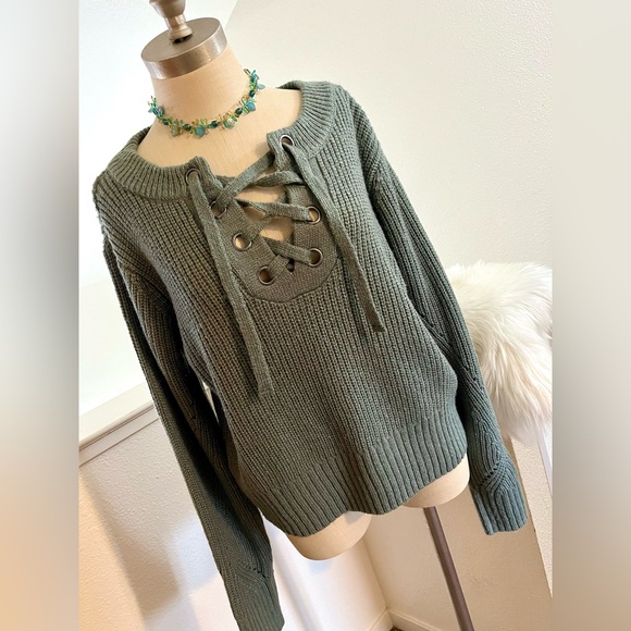 NWT L Sage Green Cable Knit V Neck Lace Up Sweater - Picture 3 of 9